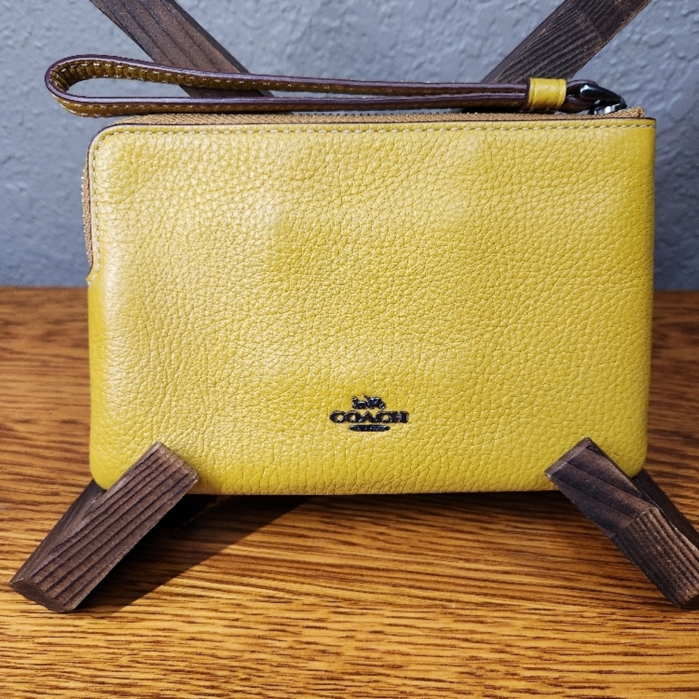 Coach X Peanuts Corner Zip Wristlet featuring a Snoopy present motif - Picture 2 of 5
